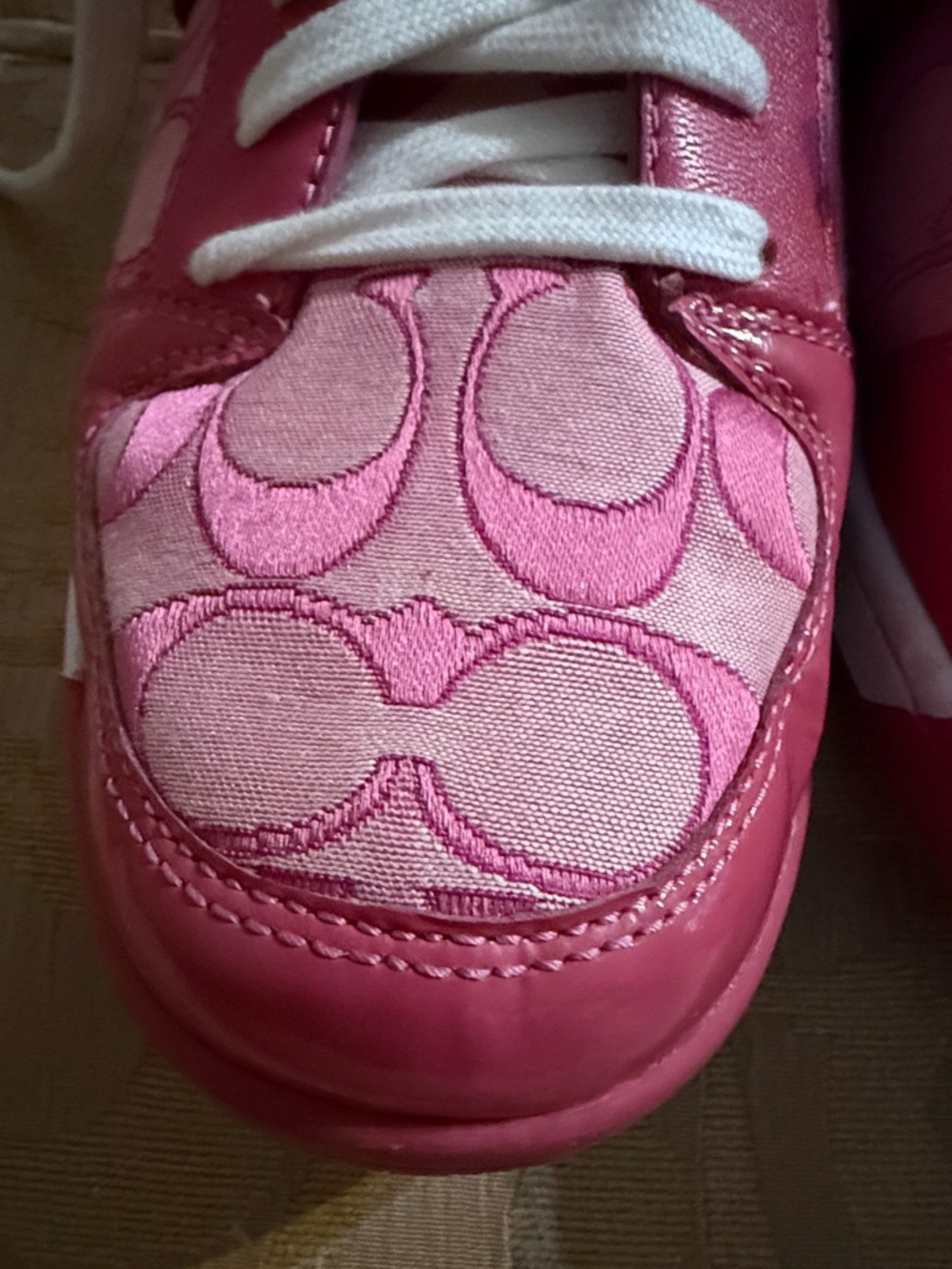 Coach Norra Signature "C" monogram pink sneakers preowned. - Picture 13 of 16